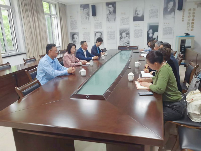 4.30郭清曄主委赴市社會主義學院看望參加培訓班的民建會員2_調整大小.jpg