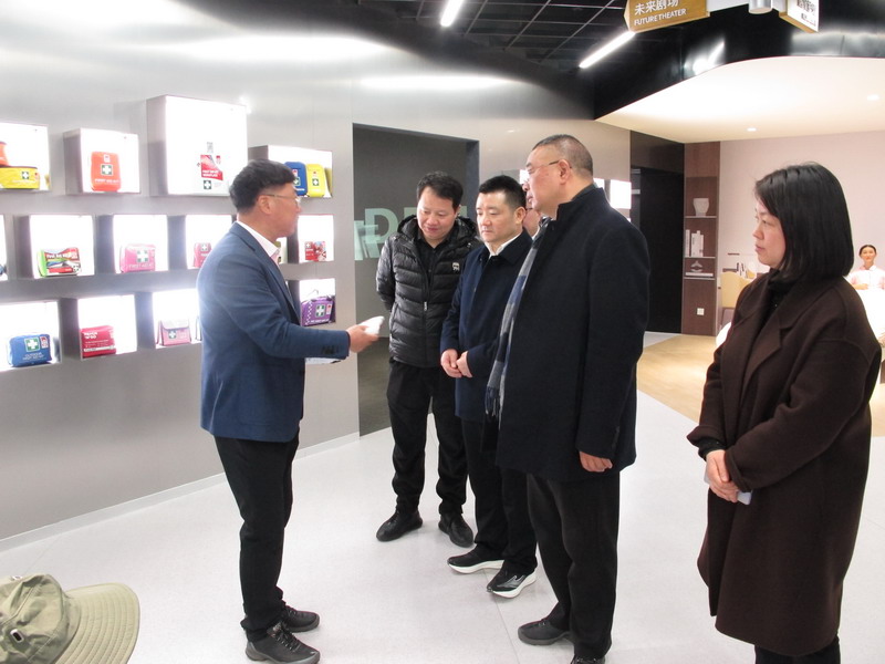 20240204吳立軍副主委走訪調(diào)研紹興會(huì)員企業(yè)并慰問(wèn)困難老會(huì)員2_調(diào)整大小.JPG