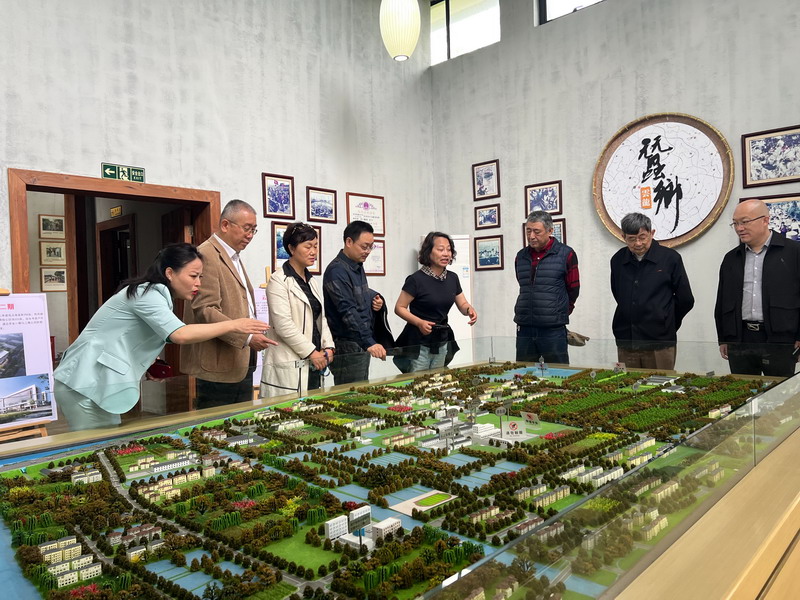 5.9民建拱墅區(qū)十二支部赴海寧市考察鄉(xiāng)村振興成果1_調(diào)整大小.jpg