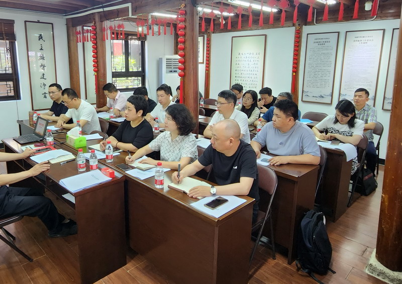 民建椒江區(qū)委會召開理論學習中心組（擴大）學習會議_調(diào)整大小.jpg