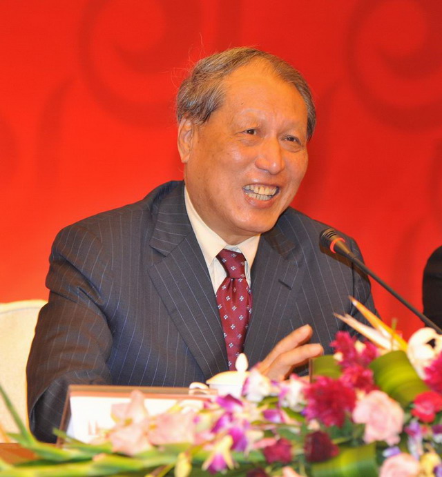成思危金華縱論經(jīng)濟(jì)形勢