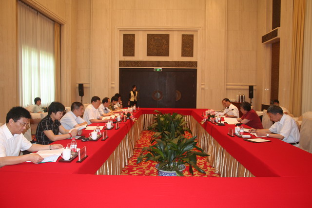 民建中央第一副主席張榕明在甬座談