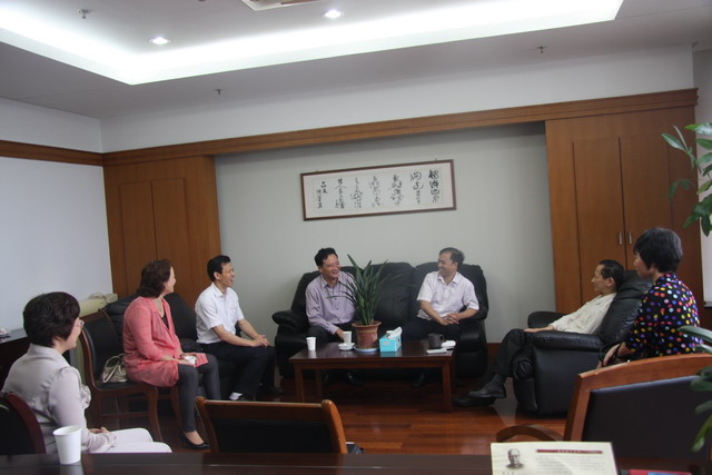 郭吉豐副主委看望“抗擊非典優秀會員”吳偉強