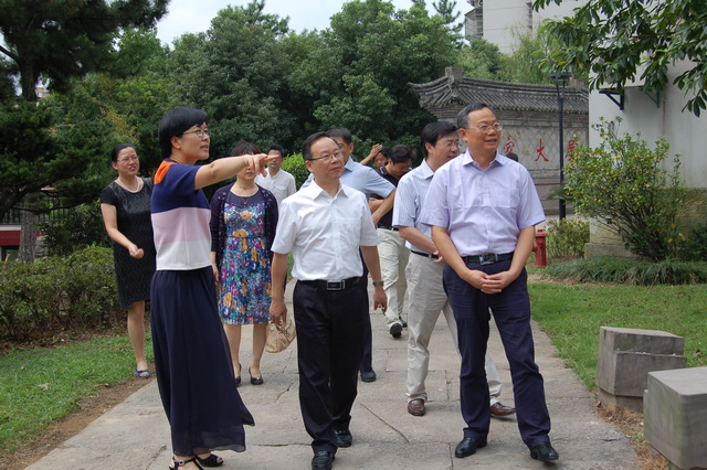 陳小平主委考察寧波包達(dá)三故居