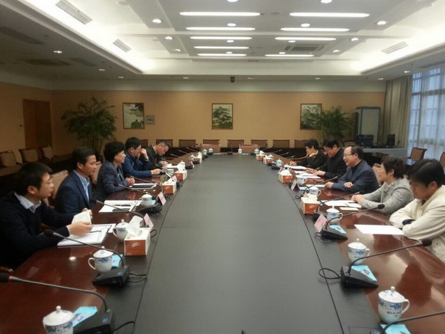 省政協副主席、民建省委會主委陳小平在紹興柯橋看望掛職干部、走訪會員企業